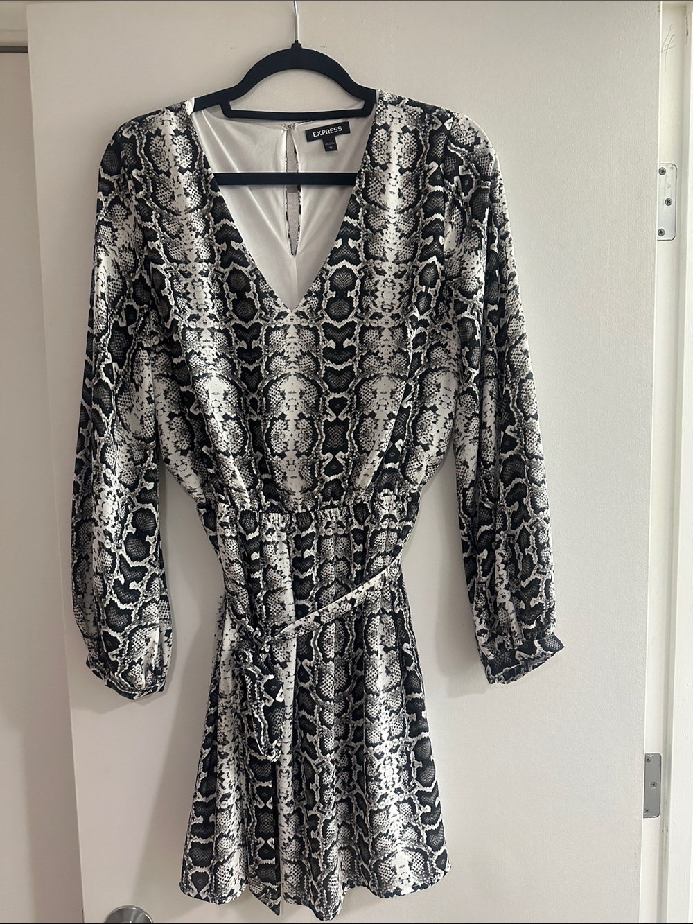 Express Black & White Snake-Print Long Sleeve Dress
